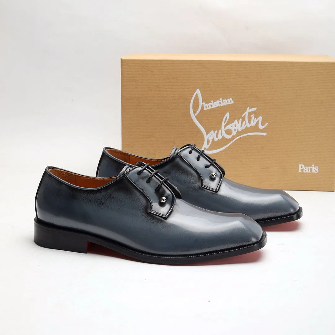 Batch 1,080 yuan 💰••New real shots••CL～High-end men’s 👔casual•loafers with red soles! ••🆑Genuine and top-quality goods from original orders ••✅💯 Purchase goods from top-quality original orders! Original imported patterned cowhide ➕Imported cowhide lining ➕Cowhide feet ➕Original leather outsole~🉑️Feel free to compare the authentic ones! Size: 38-44 (45.46.47 can be customized)